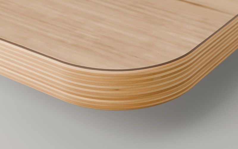 Ecke einer Multiplex-Platte mit Radius, die Schichten sind an der Kante zu sehen